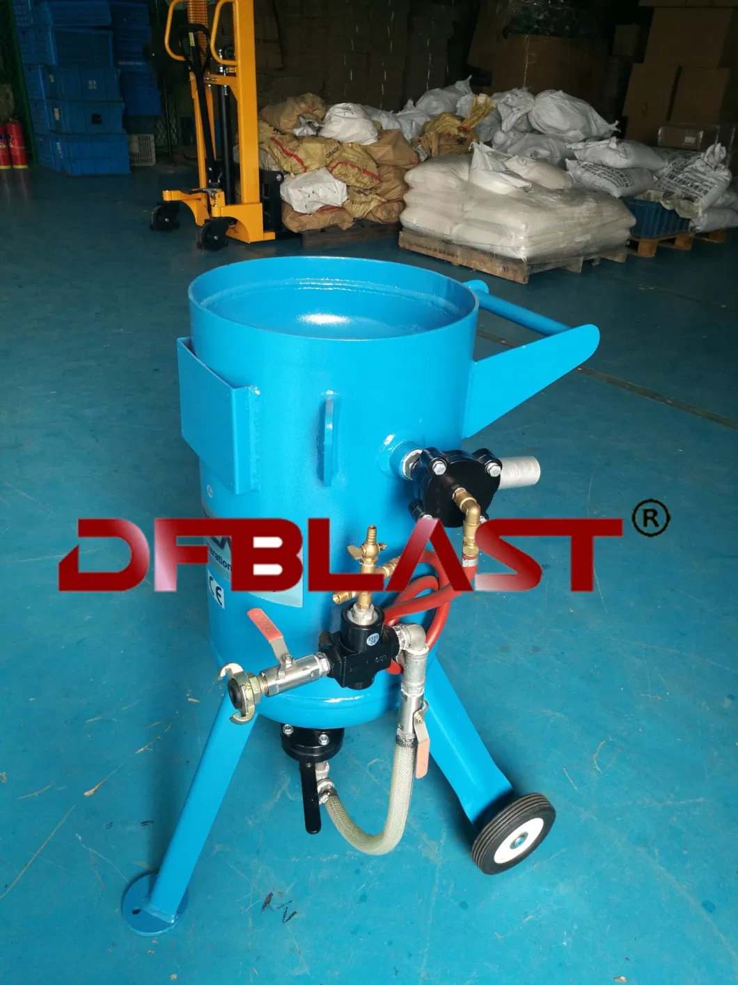 Easy-Assembled Portable Abrasive Sandblaster High Efficiecy Sandblasting Machine for Sale